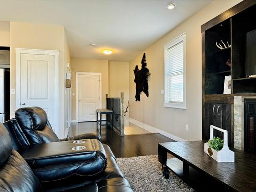 139 Wattsville Road, Cranbrook, BC - Indoor Photo Showing Living Room