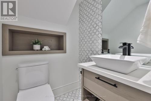 528 Clinton St, Toronto, ON - Indoor Photo Showing Bathroom