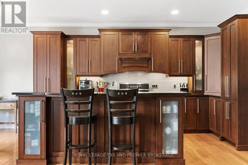 5 Blue Heron Drive, Middlesex Centre, ON - Indoor Photo Showing Kitchen