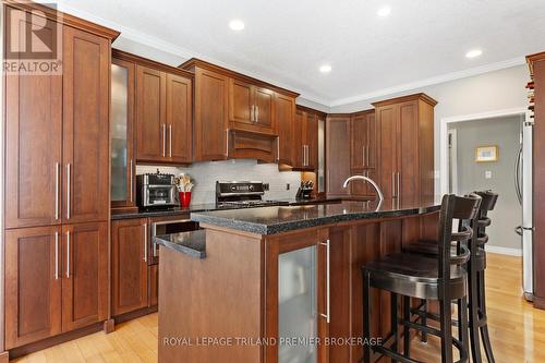 5 Blue Heron Dr, Middlesex Centre, ON - Indoor Photo Showing Kitchen