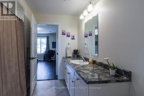 183 Elmwood Blvd, Greater Napanee, ON - Indoor Photo Showing Bathroom