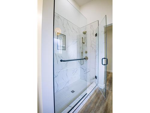 1607 1St Avenue S, Cranbrook, BC - Indoor Photo Showing Bathroom