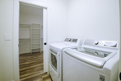 1607 1St Avenue S, Cranbrook, BC - Indoor Photo Showing Laundry Room