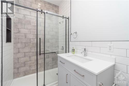 Unit 1 - 48 Delaware Avenue, Ottawa, ON - Indoor Photo Showing Bathroom