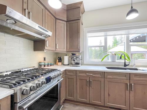 2941 Westview Road, Cranbrook, BC - Indoor Photo Showing Kitchen With Double Sink With Upgraded Kitchen