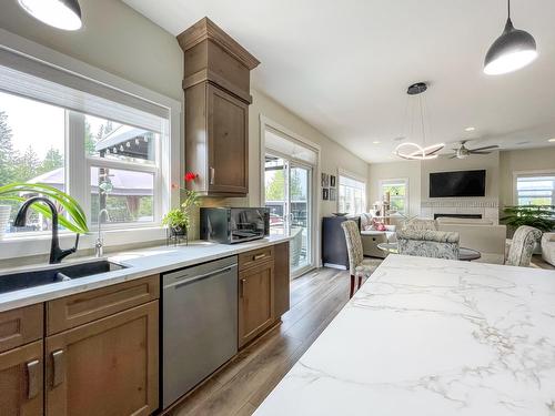 2941 Westview Road, Cranbrook, BC - Indoor Photo Showing Kitchen With Double Sink
