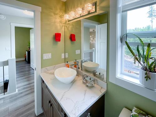 2941 Westview Road, Cranbrook, BC - Indoor Photo Showing Bathroom