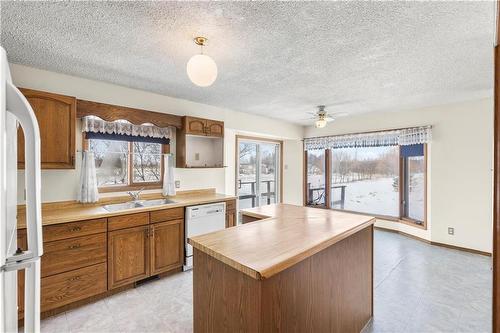 502 Mcphillips Road, St Andrews, MB - Indoor Photo Showing Kitchen With Double Sink