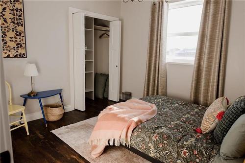 249 Penny Lane, Grande Pointe, MB - Indoor Photo Showing Bedroom