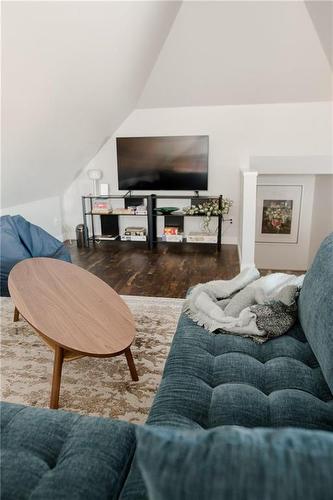 249 Penny Lane, Grande Pointe, MB - Indoor Photo Showing Living Room