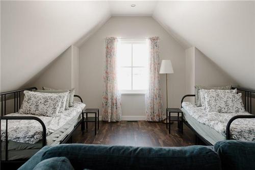 249 Penny Lane, Grande Pointe, MB - Indoor Photo Showing Bedroom
