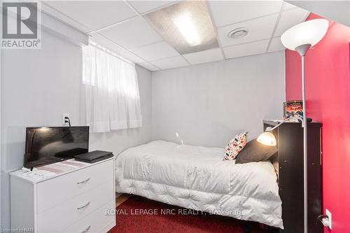 19 Lindbergh Dr, Fort Erie, ON - Indoor Photo Showing Bedroom