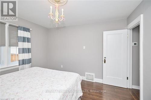 171 Geneva Street, St. Catharines, ON - Indoor Photo Showing Bedroom