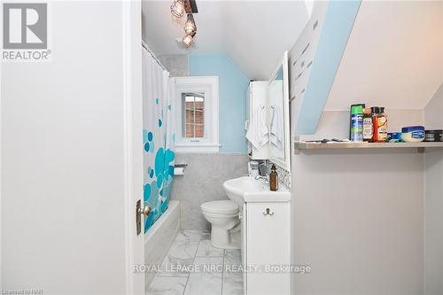 171 Geneva Street, St. Catharines, ON - Indoor Photo Showing Bathroom