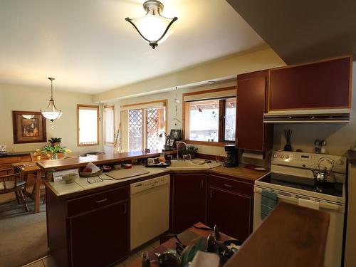 2998 Armstrong Street, Merritt, BC - Indoor Photo Showing Kitchen