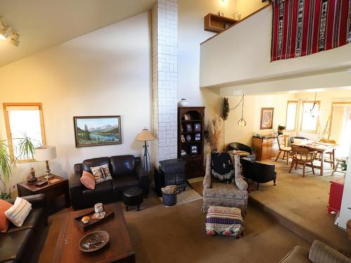 2998 Armstrong Street, Merritt, BC - Indoor Photo Showing Living Room