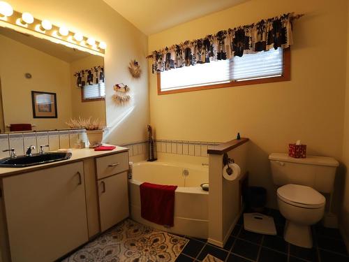 2998 Armstrong Street, Merritt, BC - Indoor Photo Showing Bathroom