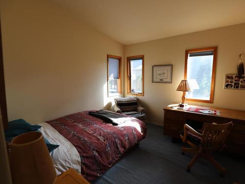 2998 Armstrong Street, Merritt, BC - Indoor Photo Showing Bedroom