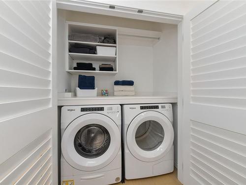 119-1720 Fairfield Rd, Victoria, BC - Indoor Photo Showing Laundry Room