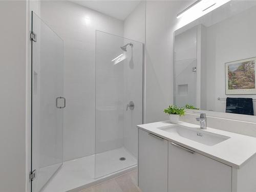 119-1720 Fairfield Rd, Victoria, BC - Indoor Photo Showing Bathroom