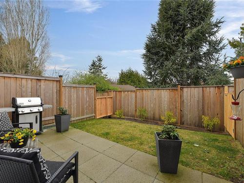 119-1720 Fairfield Rd, Victoria, BC - Outdoor With Backyard