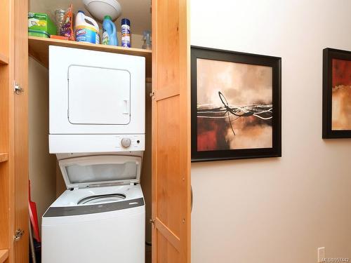 403-409 Swift St, Victoria, BC - Indoor Photo Showing Laundry Room