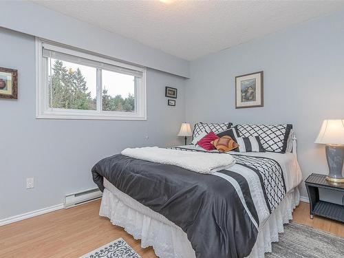 6330 Westlock Rd, Duncan, BC - Outdoor With In Ground Pool With Backyard