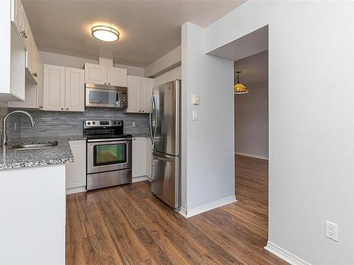 104-121 Aldersmith Pl, View Royal, BC - Indoor Photo Showing Kitchen With Upgraded Kitchen