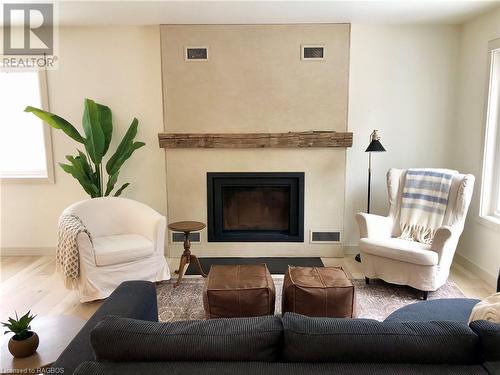 23 Gard Street, Northern Bruce Peninsula, ON - Indoor Photo Showing Living Room