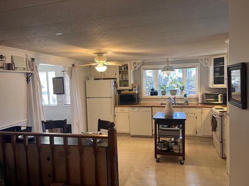 1614 Strome Road, Christina Lake, BC - Indoor Photo Showing Kitchen