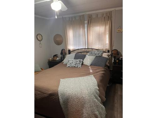 1614 Strome Road, Christina Lake, BC - Indoor Photo Showing Bedroom