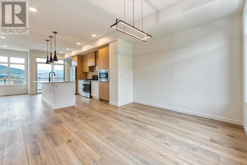 7599 Klinger Road Unit# 2, Vernon, BC - Indoor Photo Showing Kitchen