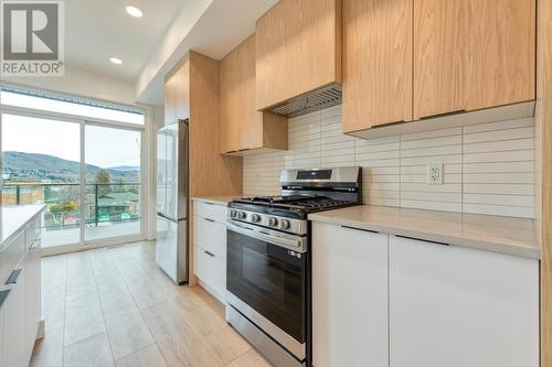 7599 Klinger Road Unit# 2, Vernon, BC - Indoor Photo Showing Kitchen With Upgraded Kitchen