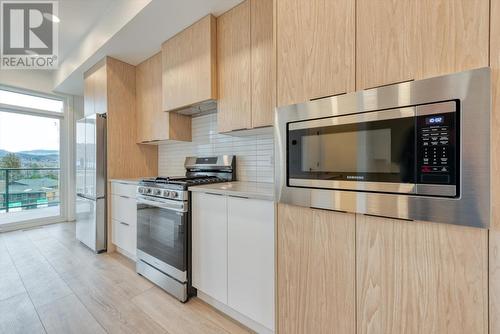 7599 Klinger Road Unit# 2, Vernon, BC - Indoor Photo Showing Kitchen