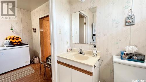 802 Hall Street, Loreburn Rm No. 254, SK - Indoor Photo Showing Bathroom