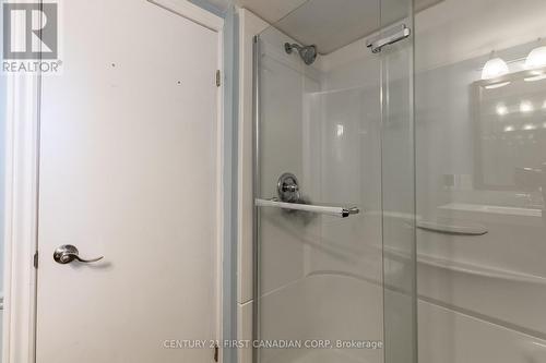 146 Locust St, St. Thomas, ON - Indoor Photo Showing Bathroom