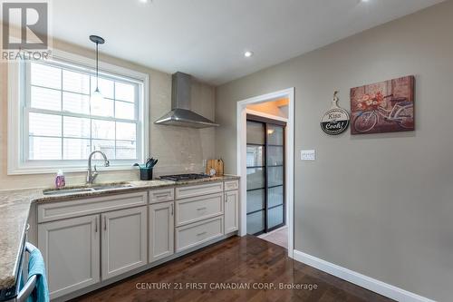 146 Locust St, St. Thomas, ON - Indoor Photo Showing Kitchen With Double Sink