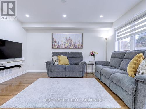 130 Swindale Drive, Milton, ON - Indoor Photo Showing Living Room