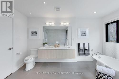 21 Cunningham Avenue, Toronto, ON - Indoor Photo Showing Bathroom