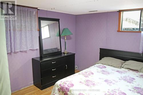 759 Grey Cres, Thunder Bay, ON - Indoor Photo Showing Bedroom