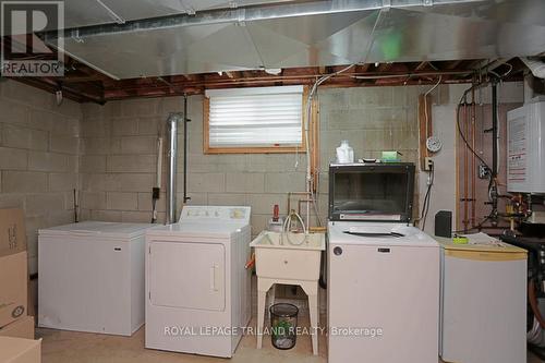 1227 Toukay Cres, London, ON - Indoor Photo Showing Laundry Room