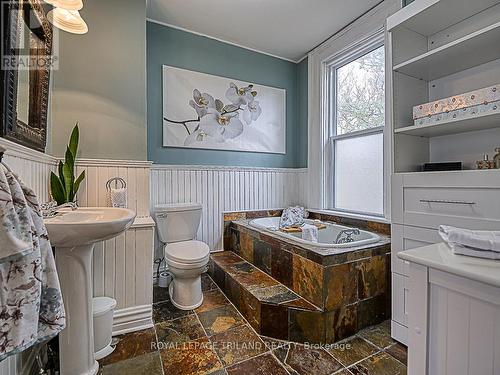 126 King Street E, Ingersoll, ON - Indoor Photo Showing Bathroom