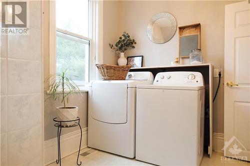 35 Division Street N, Arnprior, ON - Indoor Photo Showing Laundry Room