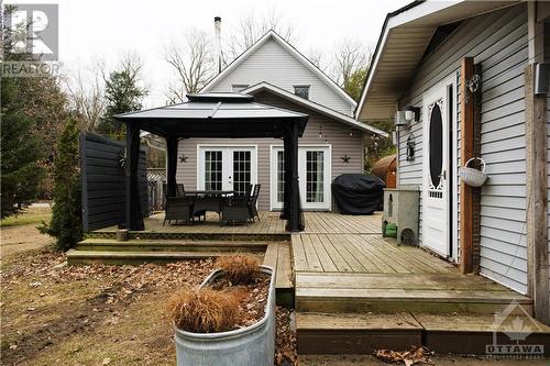 35 Division Street N, Arnprior, ON - Outdoor