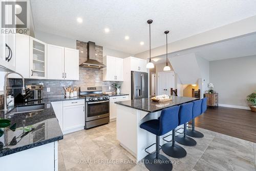 16 Sparrow Crescent, East Luther Grand Valley, ON - Indoor Photo Showing Kitchen With Upgraded Kitchen