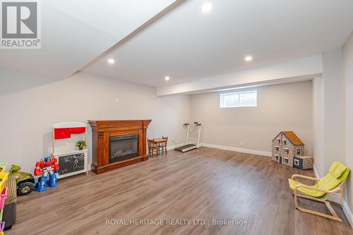 16 Sparrow Crescent, East Luther Grand Valley, ON - Indoor With Fireplace