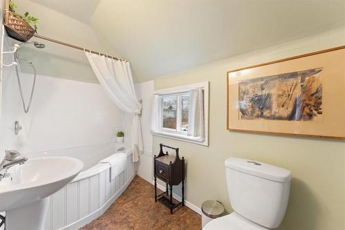 Bathroom. Corner tub and shower. - 314 Park Street W, Dundas, ON - Indoor Photo Showing Bathroom
