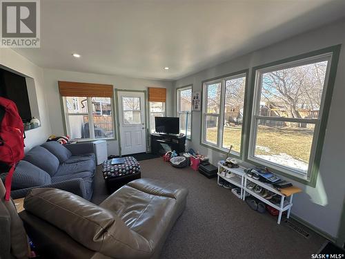 605 Brimacombe Drive, Weyburn, SK - Indoor Photo Showing Living Room