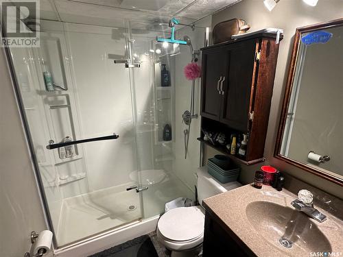 605 Brimacombe Drive, Weyburn, SK - Indoor Photo Showing Bathroom