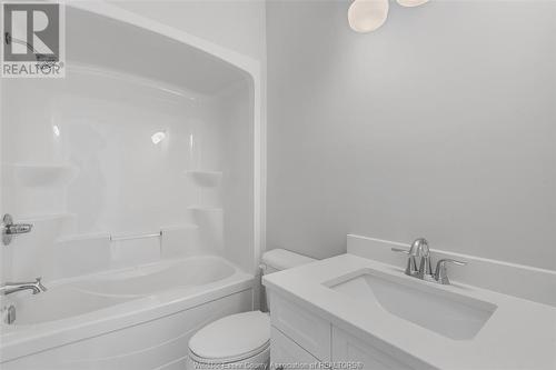 210 Mclellan Ave, Amherstburg, ON - Indoor Photo Showing Bathroom